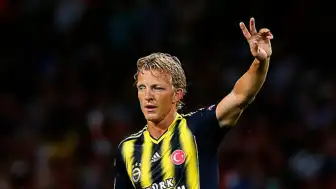 Fenerbahçe Teknik Heyetinde Görev Değişimi: Dirk Kuyt Yardımcı Antrenör Olarak Atandı
