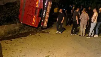 Giresun'un Eynesil İlçesinde Yaş Çay Yüklü Kamyon Devrildi: Maddi Hasar Oluştu
