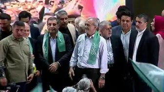 İran Cumhurbaşkanı Pezeşkiyan'dan ABD ve İsrail'e Sert Uyarı: "Teslimiyeti Rüyalarında Görürler"