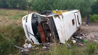 Isparta'da Tur Otobüsünün Devrilmesi Sonucu 4 Kişi Hayatını Kaybetti, 15 Kişi Yaralandı