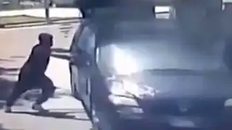 İtalya'da Tarım Mafyası 4 Göçmen İşçiyi Diri Diri Yaktı
