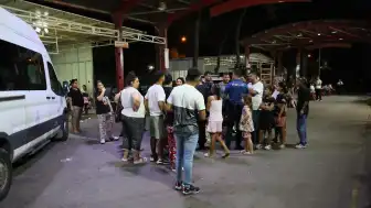İzmir Konak'ta Evde Çıkan Kavgada Bir Kişi 9 Bıçak Darbesiyle Ağır Yaralandı