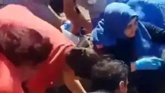 İzmir'de Denize Giren Baba ve İki Çocuğu Boğulma Tehlikesi Geçirdi