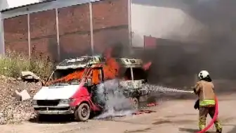 Kahramanmaraş'ta Minibüs Alev Aldı, Ekipler Müdahale Etti