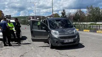 Kars'ta Yolun Karşısına Geçerken Hafif Ticari Aracın Çarptığı 80 Yaşındaki İ.K. Ağır Yaralandı