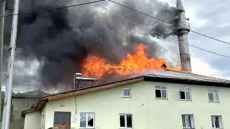 Kastamonu'nun Daday ilçesinde çıkan yangında cami, gasilhane ve yemekhane kullanılamaz hale geldi