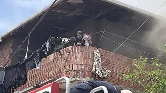 Kocaeli'de Boş Binada Çıkan Yangında Anne ve Kızı Dumandan Etkilendi