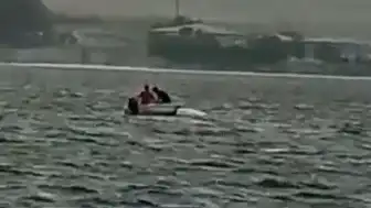 Küçükçekmece Gölü'nde Kayık Alabora Oldu, Mahsur Kalanlar Kurtarıldı