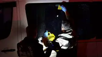 Malatya'da Husumetli Olduğu Kişi Tarafından Silahlı Saldırıya Uğrayan 19 Yaşındaki Genç Yaralandı, Minibüse de Kurşun İsabet Etti