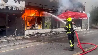 Mersin'de unlu mamüller fırınında yangın: İş yeri kullanılamaz halde