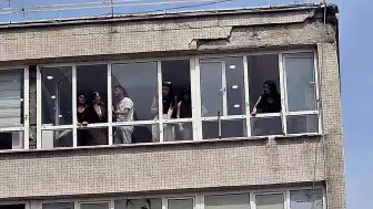 Samsun'da İş Hanından Düşen Sıva Parçaları 2 Kişiyi Yaraladı