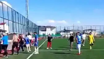Türkoğlu'nda Şampiyonluk Maçı Sonrası Saha ve Tribünlerde Kavga Çıktı