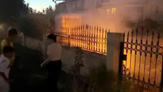 Aksaray'da Kreş Bahçesinde Çıkan Yangına Çocuklar ve Vatandaşlar Müdahale Etti