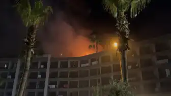 Alanya'da bir otelin çatı katında yangın meydana geldi