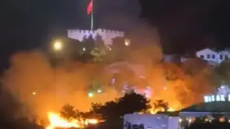 Ankara Kalesi Çevresindeki Otluk Alanda Yangın Çıktı