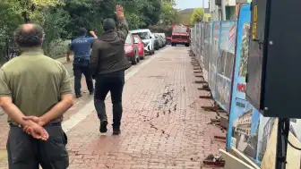 Avcılar'da Yağış Sonrası Yolda Kayma: Reyhan Sokak Trafiğe Kapatıldı
