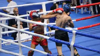 Bolu'da Türkiye Kick Boks Şampiyonası Başladı: Müsabaka Sırasında Bir Sporcu Fenalaştı