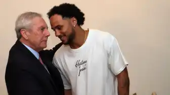 Fenerbahçe Başkanı Aziz Yıldırım, Yeni Transfer Shane Larkin ile Bir Araya Geldi