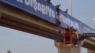 Gebze'de Üst Geçitte Bir Erkek Ölü Bulundu