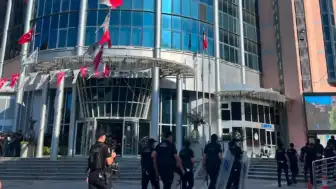 İzmit Belediye Başkanı Fatma Kaplan Hürriyet: "Ekşi yemedim, karnım ağrımaz"