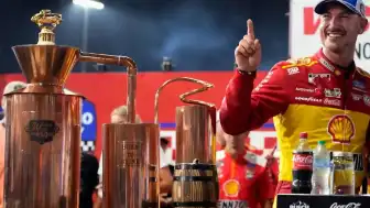 Joey Logano, North Wilkesboro'da Zaferle Tanıştı