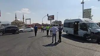 Kayseri'de Trafik Kazası: 8 Yaralı