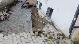 Küçükçekmece'de İnşaat Çalışması Sırasında Bina Bahçesinde Göçük: 29 Kişi Tahliye Edildi