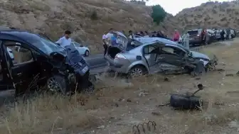 Mardin Midyat'ta Trafik Kazası: 8 Kişi Yaralandı
