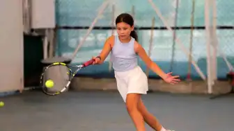 Menteşe'de GSB Spor Okulları Kapsamında Tenis Eğitimleri Başladı