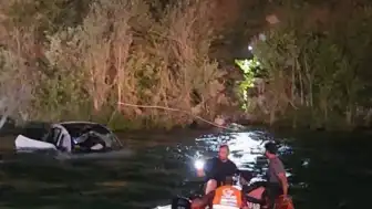 Munzur Nehri'ne Yuvarlanan Otomobilden Atlayan Kadın Hayatını Kaybetti