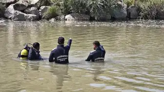 Muş'ta Akarsuya Düşen 6 Yaşındaki Çocuğu Bulma Çalışmaları Devam Ediyor