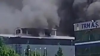 Sakarya Hendek'teki Geri Dönüşüm Fabrikasında Yangın Meydana Geldi