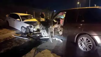 Sancaktepe'de Ters Yönden Gelen Otomobilin Karıştığı Zincirleme Kazada 5 Yaralı