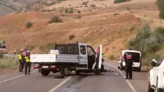 Sivas Divriği'de Şerit İhlali İddiasıyla Çarpışma: 1 Ölü, 2 Yaralı