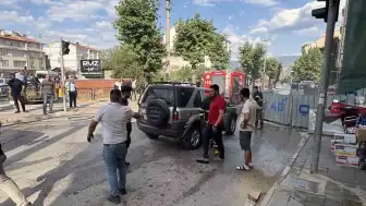 Tosya'da Seyir Halindeki Lüks Cipde Yangın: Sürücü Canını Zor Kurtardı