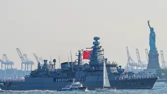 Türk Deniz Kuvvetleri'ne ait TCG Oruçreis, ABD'nin 250. kuruluş yılı törenleri için New York Limanı'na ulaştı