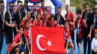 U16 Erkek Hokey Milli Takımı Avrupa Şampiyonu Unvanını Kazandı