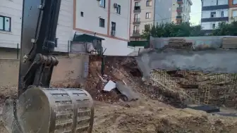 İstanbul'da İstinat Duvarı Çöktü: 32 Kişi Tahliye Edildi