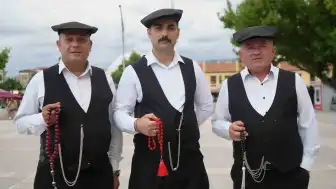 Samsun'da "Çarşamba Beyleri" Geleneksel Kıyafetleriyle Kültürü Yaşatıyor