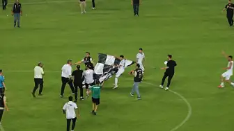 TFF 3. Lig'de Derbi Sonrası Olaylar: Sahaya Bayrak Dikme Girişimi ve Başkanların Açıklamaları