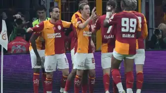 Galatasaray, Fenerbahçe'yi Rams Park'ta 2-1 Mağlup Etti, Liderliği Geri Aldı: Maç Sonu Olaylar Çıktı