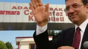 İstanbul Büyükşehir Belediyesi Başkanı Ekrem İmamoğlu: 'Kendinize iyi bakın, güçlü olun.'