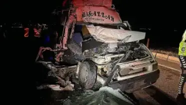 Aksaray'da Tarım İşçilerini Taşıyan Minibüs ile Tır Çarpıştı: 12 Yaralı