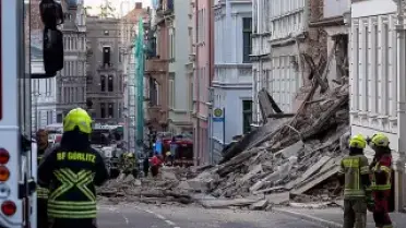 Almanya'da Tarihi Bina Çöktü: 3 Kişinin Kayıp Olduğu Değerlendiriliyor