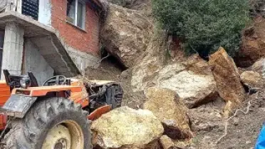 Amasya'da Heyelan: Ev ve Traktör Hasar Gördü