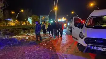 Ankara'da Aydınlatma Direğine Çarpan Motosiklet Sürücüsü Hayatını Kaybetti