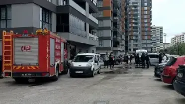 Apartman Sakini, Asansörde Mahsur Kalanları Kurtarmak İsterken Boşluğa Düşerek Hayatını Kaybetti