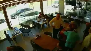 Aydın Kuşadası'nda Bir Turist Heimlich Manevrası ile Kurtarıldı