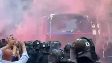 Barcelona Taraftarları Kendi Otobüslerini Taşladı