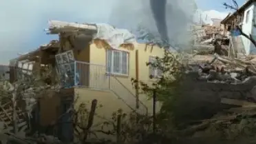 Çorum, Çankırı ve İzmir'de Hortum Felaketi: Evler Yıkıldı, Çatılar Uçtu